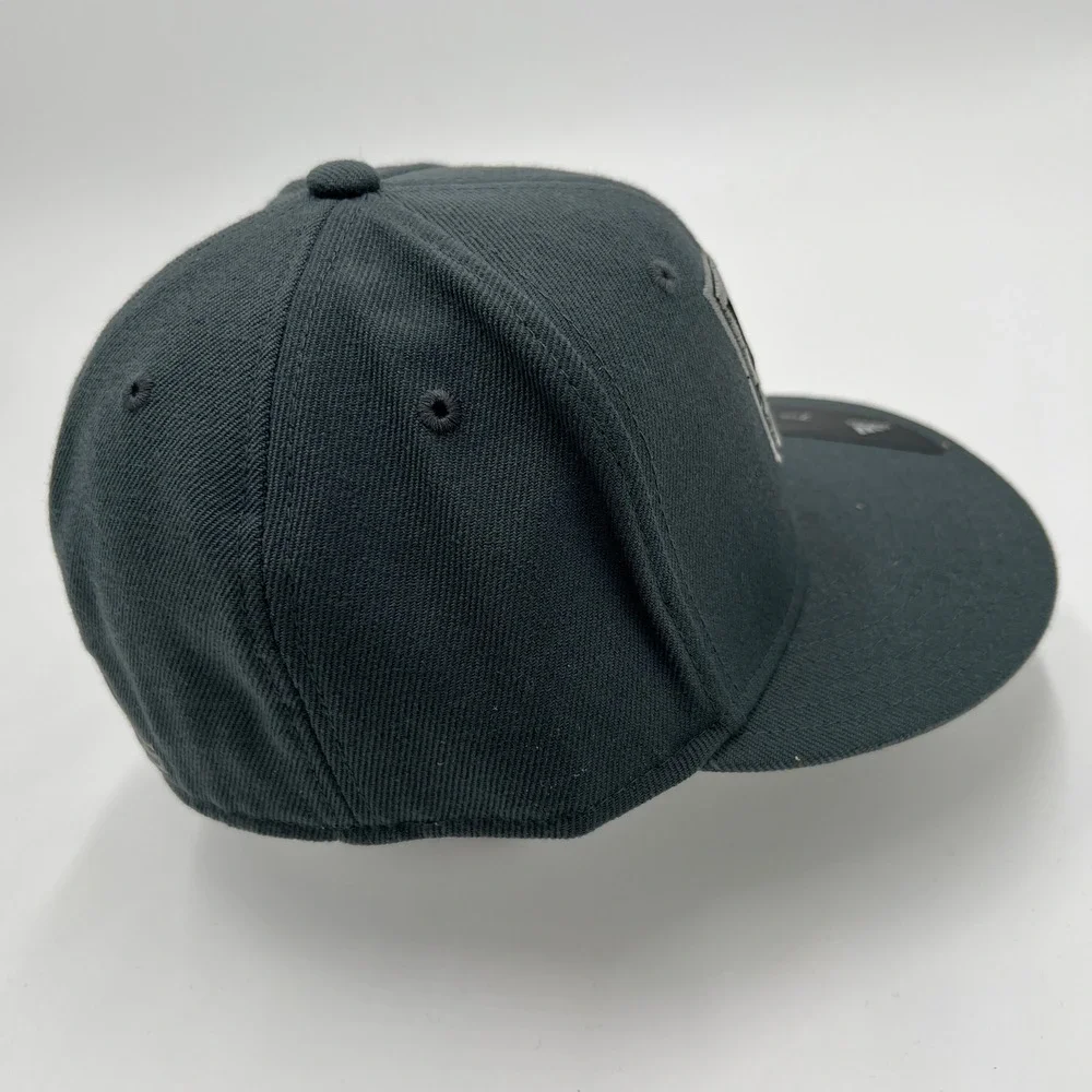 Adidas‎ Los Angeles Kings NHL Fitted Hat Gray Flat Visor Flex Cap Size 7 1/8